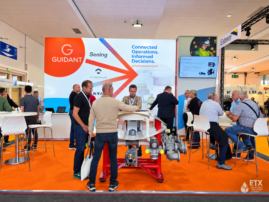 Austausch und Technikpräsentation am Messestand